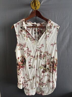 Pink Clover White Floral Sleeveless V-Neck Camisole